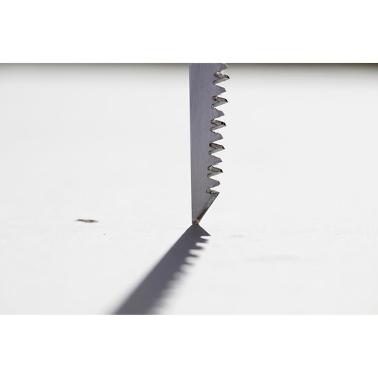 STANLEY 0-20-556 saw blade side view on white background, showing serrated edge and shadow.