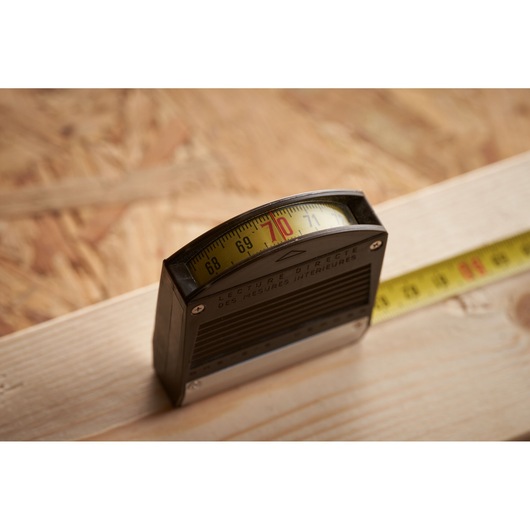 STANLEY 0-32-125 tape measure close-up on wood surface, showing clear measurement markings.