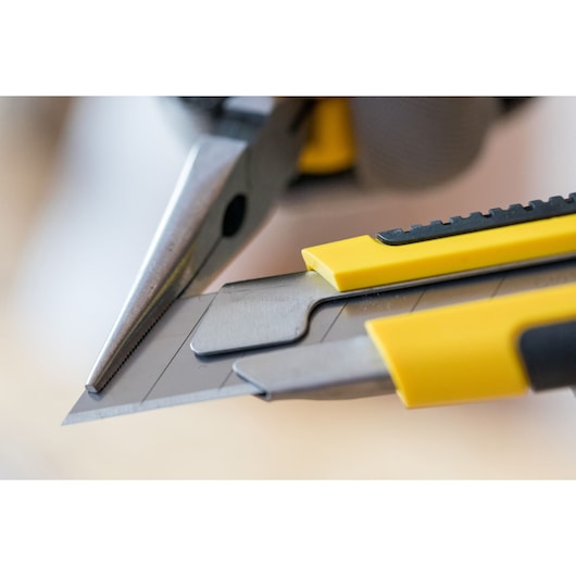 STANLEY 1-10-425 utility knife with yellow handle and snap-off blade, close-up photography.