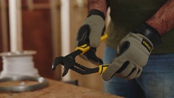 Video STANLEY® 250mm DYNAGRIP® Groove Joint Pliers